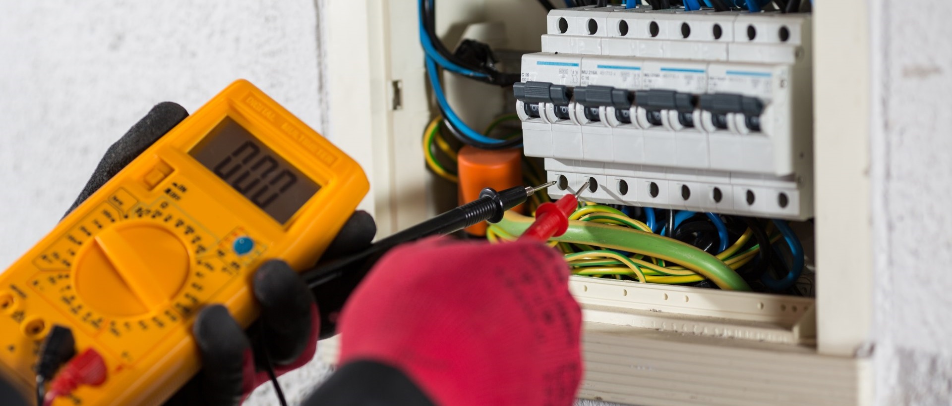 Electricians UB7